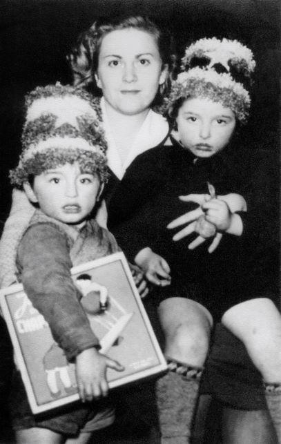 Andrée Geulen with two Jewish children she saved